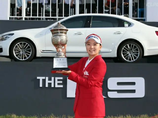 落ち着いたマネジメントで大逆転を果たし、通算4勝目で韓国メジャー初優勝・賞金2億5000万ウォン（約2300万円）を手にしたのは、イ・ダヨン（22、MEDIHEAL）だった。（提供:WoW！Korea）