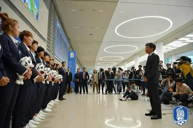 ＜サッカー女子W杯＞韓国代表、帰国＝ユン・ドクヨ監督「多くの課題を抱えてきた」（提供:news1）