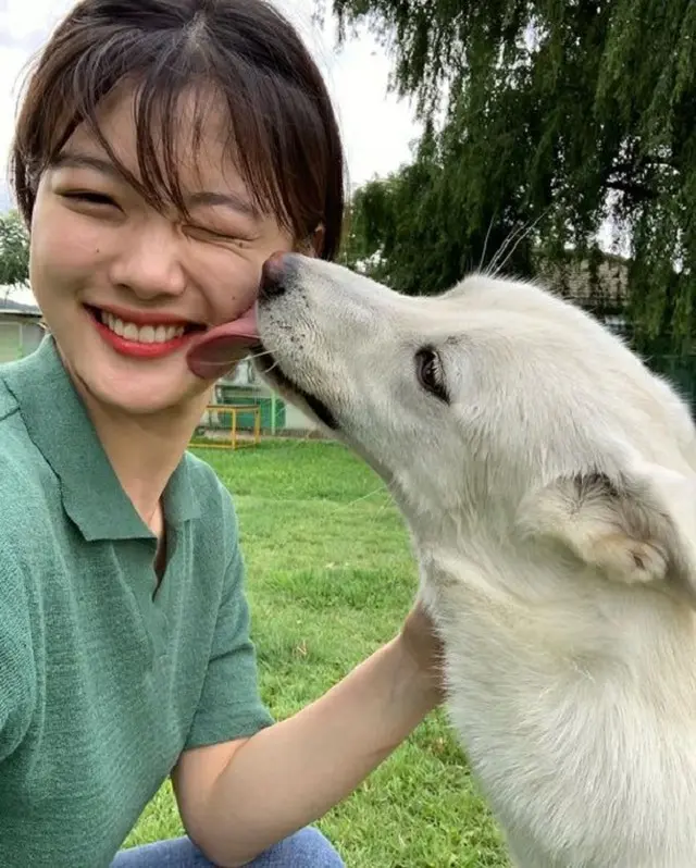 女優キム・ユジョンが、愛犬と過ごす様子を公開した。（提供:OSEN）