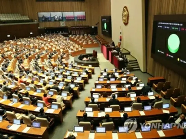 韓国国会が日本の輸出規制措置撤回を促す決議案を全会一致で採択した＝２日、ソウル（聯合ニュース）