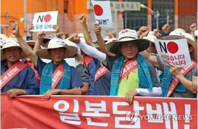 日本のたばこの不買運動を呼び掛ける韓国の葉タバコ農家の組合（資料写真）＝（聯合ニュース）