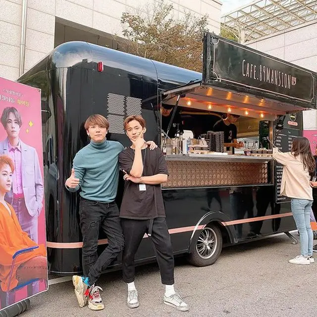 「FTISLAND」ホンギ＆ジェジン、コーヒーカーの前でのショットが話題（写真提供:OSEN）