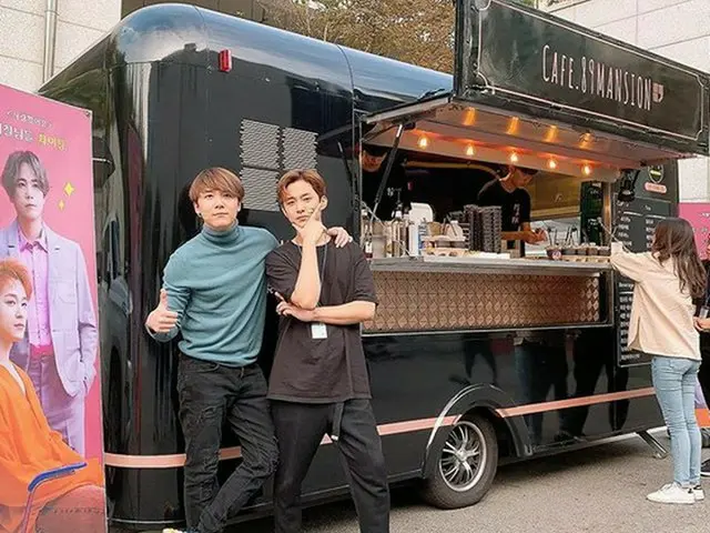 「FTISLAND」ホンギ＆ジェジン、コーヒーカーの前でのショットが話題（写真提供:OSEN）