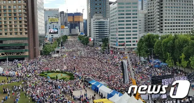 韓国最大野党、韓国法相の弾劾叫び大規模集会を決行（画像:news1）