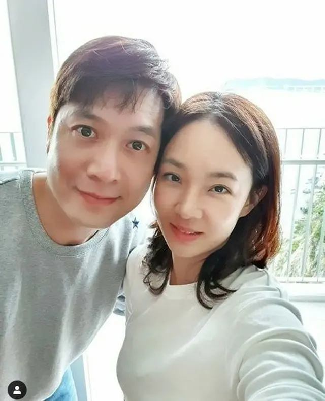 韓国俳優チョ・ヒョンジェとプロゴルファーのパク・ミンジョン夫妻が、あふれる愛情を見せて話題になっている。（写真提供:OSEN）