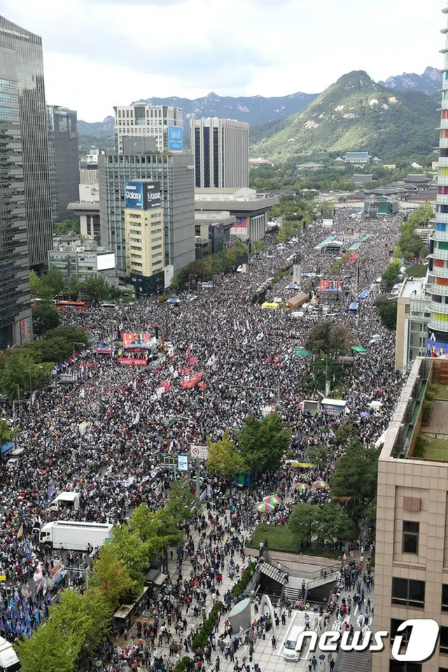 文大統領・法相の弾劾叫び大規模集会＝500万人参加との報道も（画像:news1）