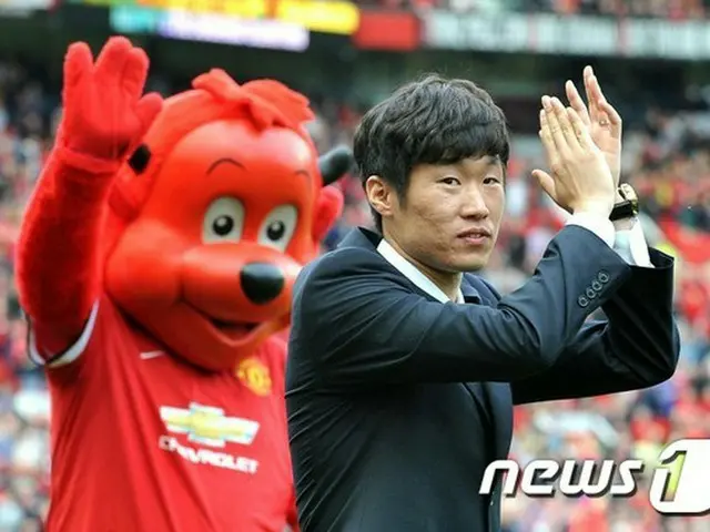 ”韓国サッカーのレジェンド”パク・チソン、UEL抽選会に登場（画像:news1）