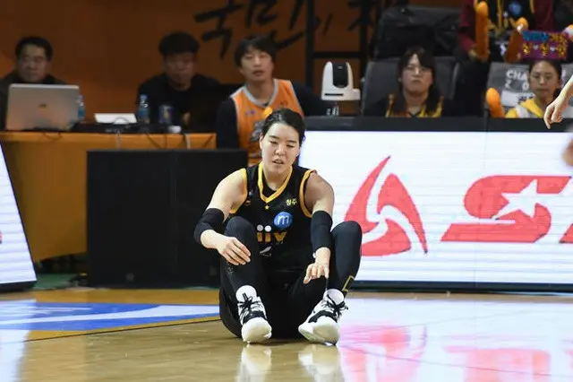 SNSでつらい心境吐露した韓国女子バスケ選手、試合後の記者会見で涙…「最近とてもつらい」（提供:OSEN）