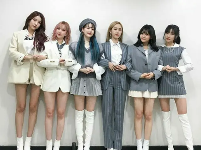 「GFRIEND」、ステージ衣装も完璧…抜け出すことができない魅力（提供:OSEN）