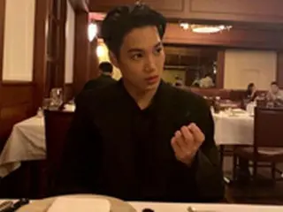 「EXO」KAI、一緒に食事をしたいビジュアル…“ステーキ食べて行く？”