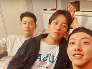 【トピック】「CNBLUE」、ジョン・ヨンファの家での3ショットが話題