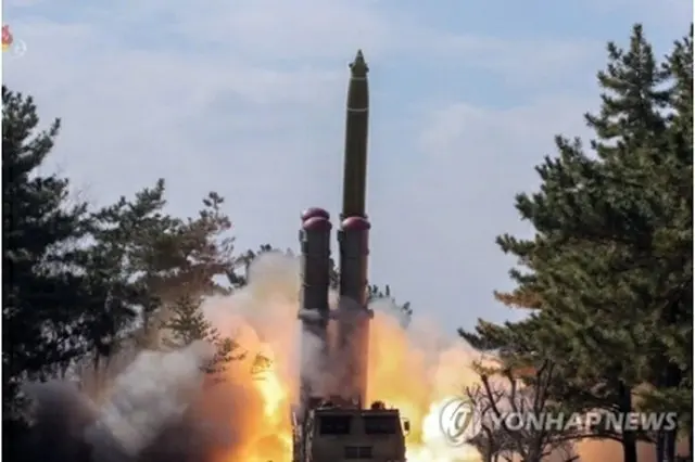 北朝鮮の「超大型放射砲（ロケット砲）」（北朝鮮の朝鮮中央テレビから）＝（聯合ニュース）≪転載・転用禁止≫