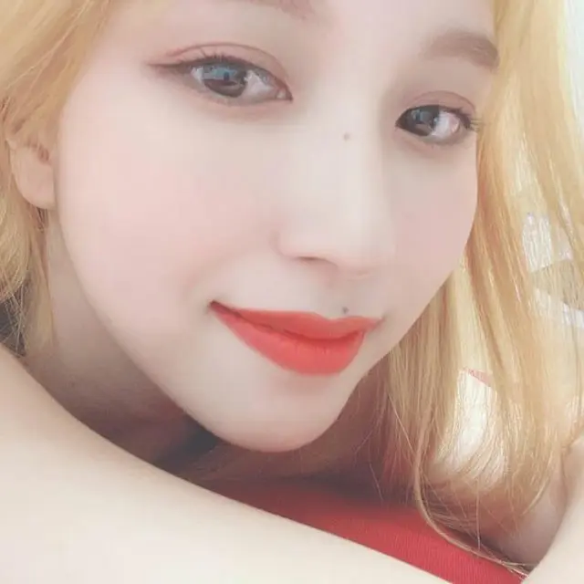 ミナ（TWICE）、誕生日の祝福を受けインスタに感謝のコメント…金髪姿＆ドアップでまさに“極限の美”（提供:OSEN）