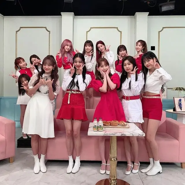 「不朽の名曲」で共演した「gugudan」セジョンと「IZ*ONE」。（提供:OSEN）