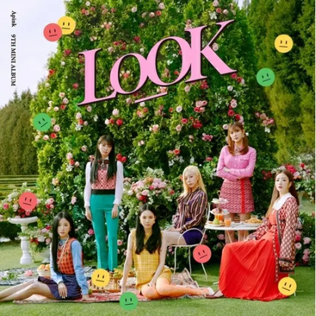 Apinkの9枚目ミニアルバム「LOOK」のジャケット写真（所属事務所提供）＝（聯合ニュース）≪転載・転用禁止≫