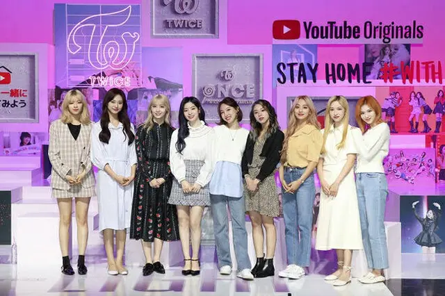 「TWICE」、YouTubeオリジナルチャンネル「TWICE :Seize the Light」制作発表会に出席（画像提供:news1）