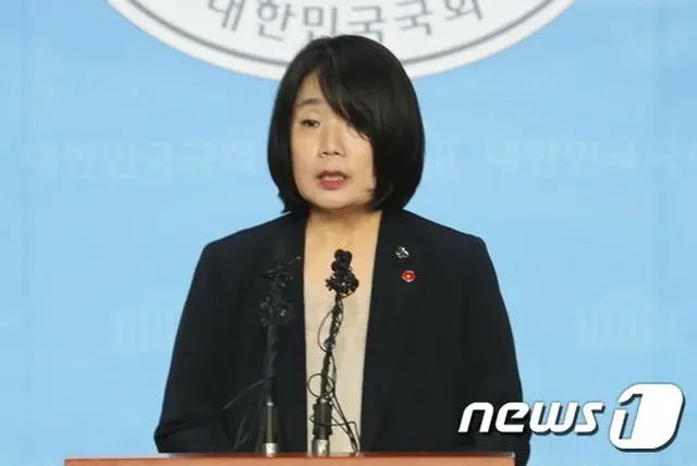 韓国の国会疎通館で記者会見を開いた尹美香 “共に民主党”比例代表議員（当選者）（提供:news1）