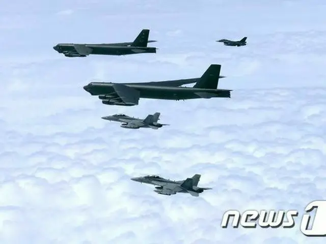 米B-52戦略爆撃機、北東アジアに展開＝北「拡声器設置」に警告か（画像:news1）