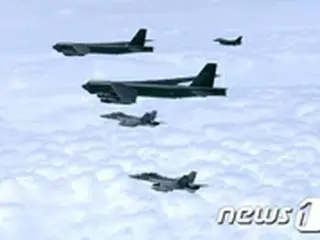 米B-52戦略爆撃機、北東アジアに展開＝北「拡声器設置」に警告か