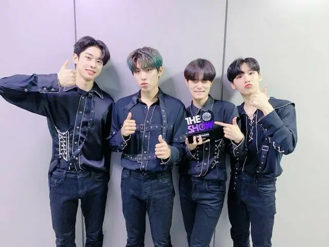 「AB6IX」がニューアルバム「VIVID」のタイトル曲「THE ANSWER」でカムバックと同時に最初の音楽放送1位を占めた。（提供:OSEN）