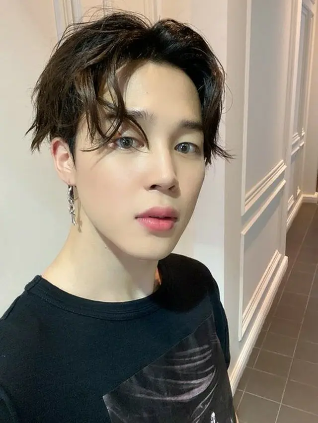 【トピック】JIMIN（BTS）、透き通るような肌と魅惑的なまなざしでファンを魅了（画像提供:OSEN）