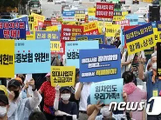 韓国、「文大統領の秘書ら一斉辞意はショー」…雨の中でも‘不動産政策を糾弾’週末デモ集会