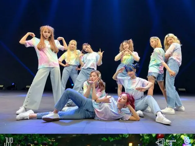 「TWICE」が全世界126カ国のファンと一緒にした最初のオンラインコンサートを成功裏に終えた。（提供:OSEN）