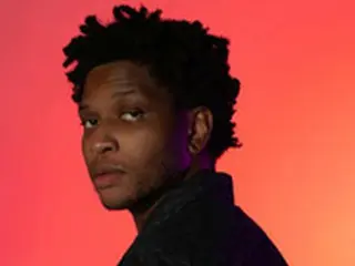 BoAの”熱狂的ファン”Gallant、「Only One」を歌いBoA20周年を祝福