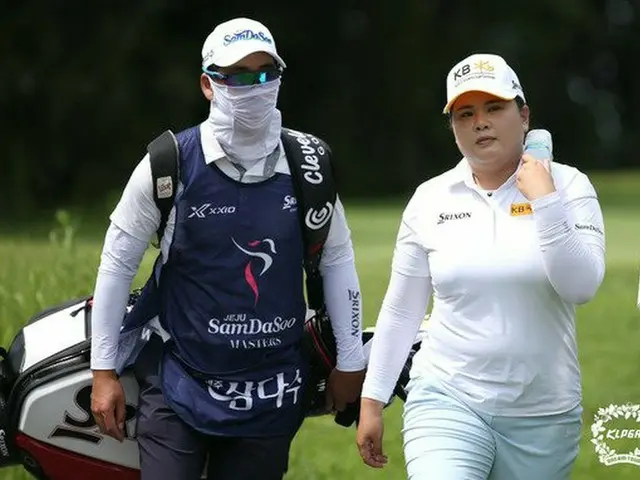 LPGAツアーに復帰する“ゴルフの女帝”パク・インビにとって2020 AIG女子オープンは特別だ。夫がキャディーを務め、4日間の大会を戦うためだ。（提供:news1）