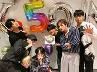 「iKON」、デビュー5周年記念で集合写真を公開＝“50年過ぎても一緒に”