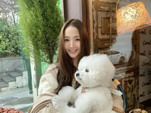 女優パク・ミニョン、日常がグラビアのような美しすぎる愛犬とのツーショットを公開（画像提供:wowkorea）