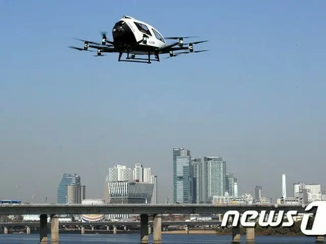 韓国ソウルで、国内最初の有人ドローンタクシーの飛行行事が行なわれた（画像提供:wowkorea）