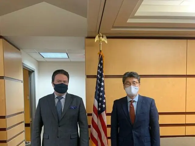 訪韓中のマーク・ナッパー米国務省 東アジア太平洋副次官補と、韓国のコ・ユンジュ北米局長（画像提供:wowkorea）