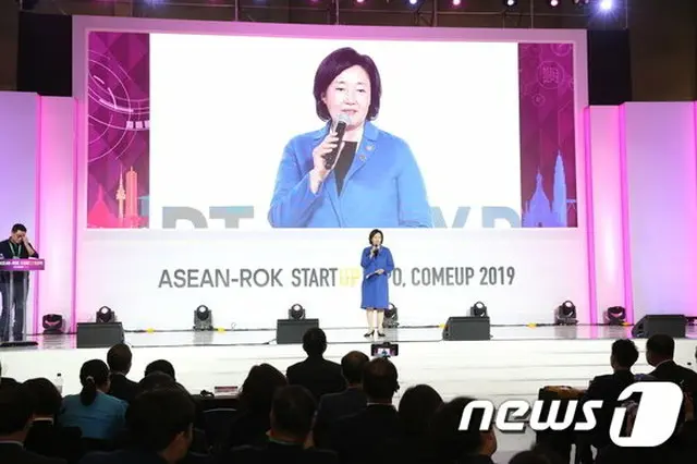 2019年11月 韓国釜山で開催された“韓・ASEANスタートアップ EXPO”で、朴映宣 韓国中小ベンチャー企業相が発言している（画像提供:wowkorea）