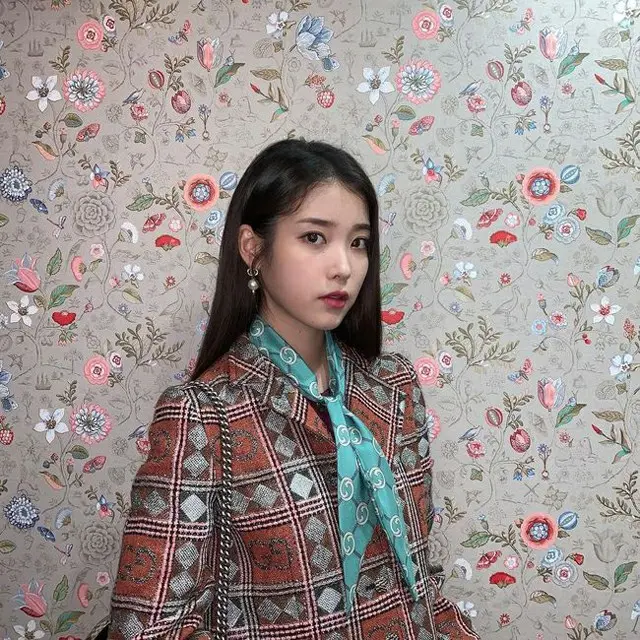 歌手IU（アイユー）、ストレートヘアをおろし魅惑的な眼差し…“今この瞬間が一番綺麗”（画像提供:wowkorea）