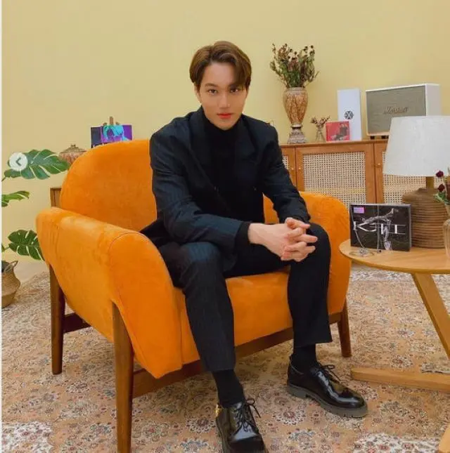 「EXO」KAI、カリスマあふれるオールブラックで決めたクールなスーツ姿…まっすぐ見つめる瞳で魅了（画像提供:wowkorea）