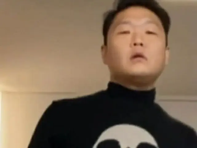 痩せ姿のPSY、愉快な謝罪コメントが話題に…“プロらしく管理します”（画像提供:wowkorea）