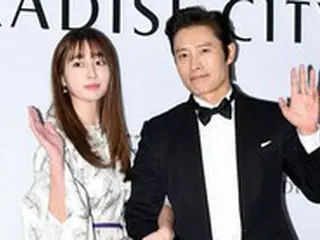 俳優イ・ビョンホン、妻イ・ミンジョンに“コメント自粛の呼びかけ”…可愛い夫婦の姿を披露