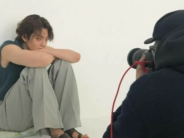 俳優キム・ウビン、撮影するたびに恋人で女優のシン・ミナに写真を送信？満足そうな表情（画像提供:wowkorea）