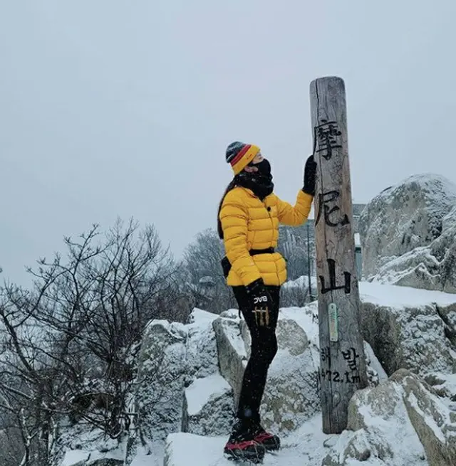 イ・シヨン、雪が降っても大好きな登山へ「行けば行くほど山が好きになる」…コーディネートもファッショナブル（画像提供:wowkorea）