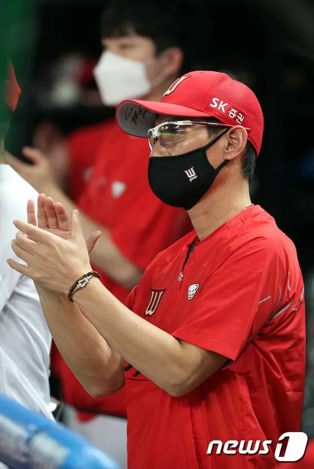 ＜韓国プロ野球＞ヨム・ギョンヨプ前SK監督、パドレスで指導者研修（画像提供:wowkorea）