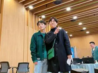 「SHINee」キー、ラジオ終わりにラッパーのハンヘとお茶目なツーショット…「神出鬼没な兄さん」と息ぴったり