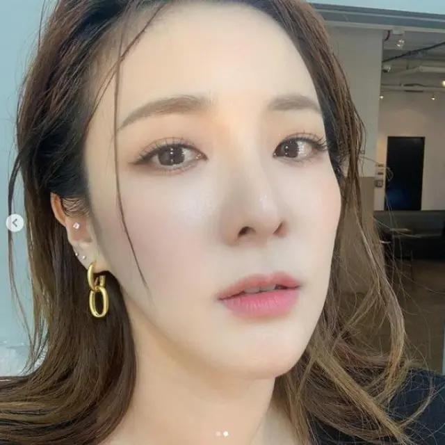 DARA（元2NE1）、健康不安説について語る…「甲状腺の健康異常？健康だと伝えたい」（画像提供:wowkorea）