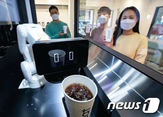 最先端コンビニの未来？ ダナル ロボットカフェ搭載プラットフォーム公開 = 韓国（画像提供:wowkorea）