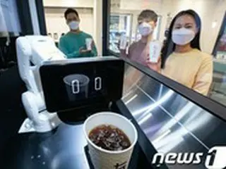 最先端コンビニの未来？ ダナル ロボットカフェ搭載プラットフォーム公開 = 韓国