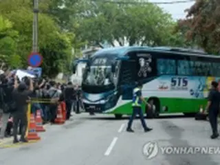 マレーシアの北朝鮮大使館職員ら空港へ　国外退去処分受け