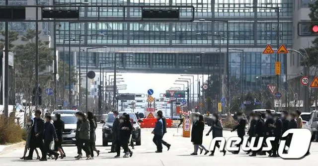 選挙迫り世論察する政府…電気代・食品価格にブレーキを＝韓国