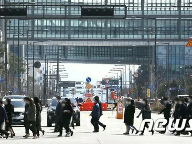 選挙迫り世論察する政府…電気代・食品価格にブレーキを＝韓国