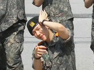 BAEK HYUN（EXO）、陸軍訓練所での近況公開…茶目っ気たっぷりのポーズが話題