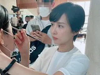 映画「パラサイト」の女優チョ・ヨジョン、“こんなキレイな先生なら信頼できる？”バッサリ切ったショートカットで近況報告